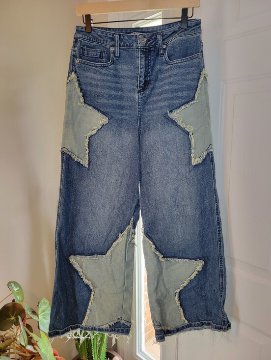 Hot Topic Denim - Hot Topic Two-Toned Star Appliqué Wide-Leg Blue Jeans, Size 7